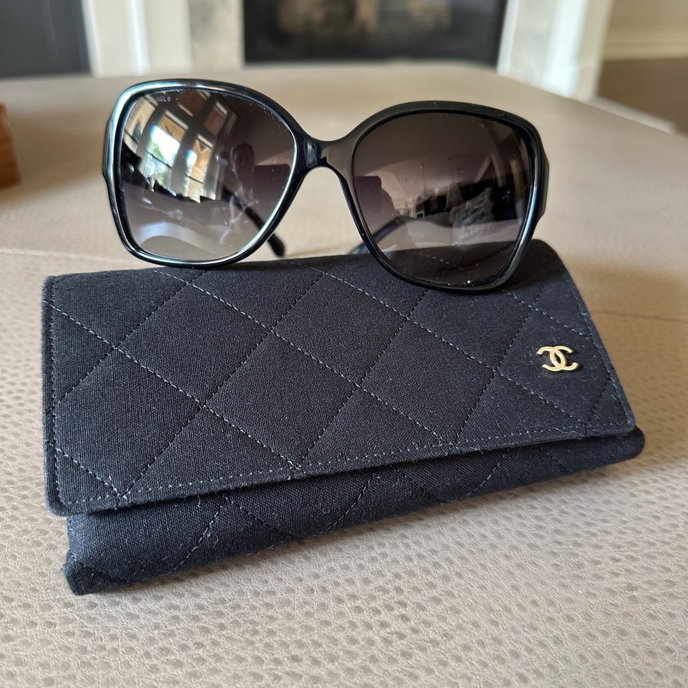 CHANEL Black Quilted Case with Black Oversized Sunglasses